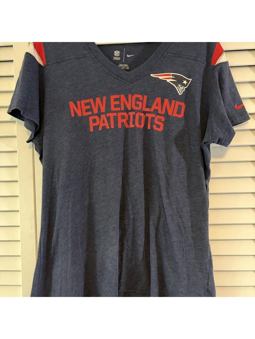 Nike New England Patriots NFL Women's Jersey T-Shirt with red text logo XXL